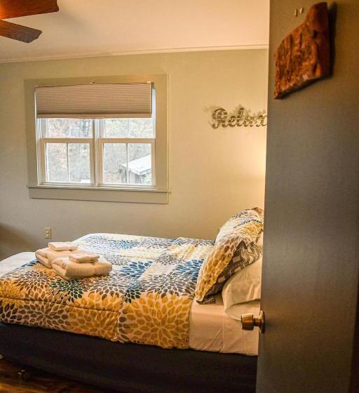 이코노미 트리플 룸, Brook Road Inn