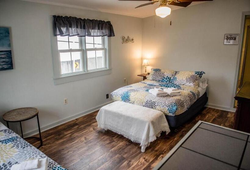 이코노미 트리플 룸, Brook Road Inn