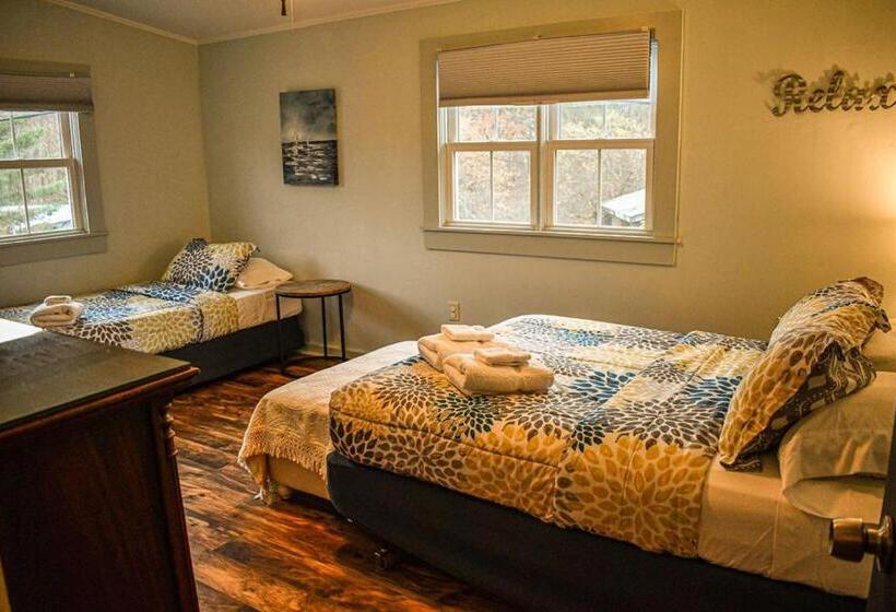 이코노미 트리플 룸, Brook Road Inn