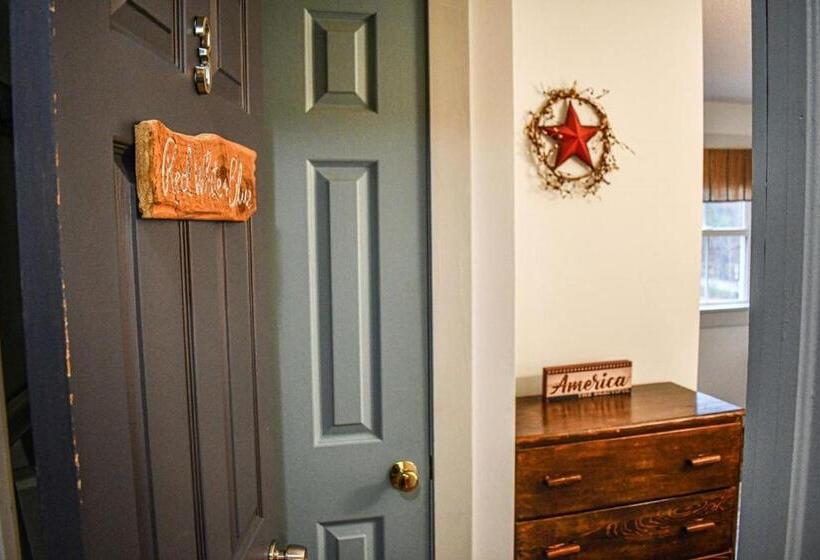 디럭스 룸, Brook Road Inn