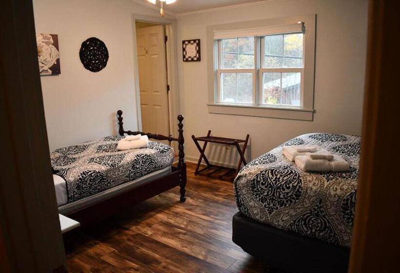 베이직 3인 룸, Brook Road Inn