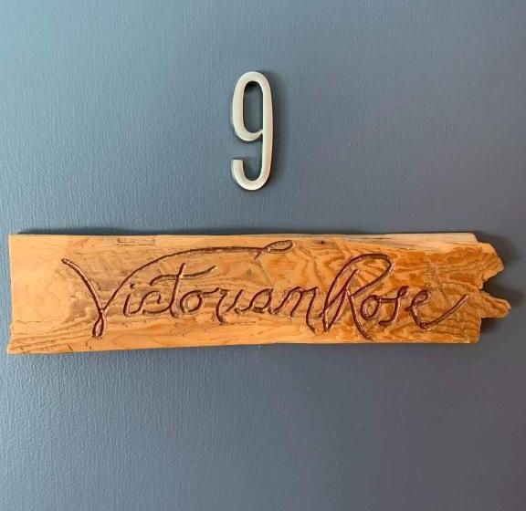 베이직 3인 룸, Brook Road Inn