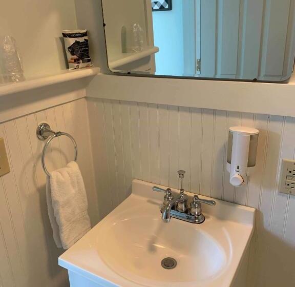 Трехместный Номер Базовый, Brook Road Inn