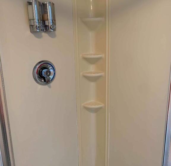 베이직 3인 룸, Brook Road Inn