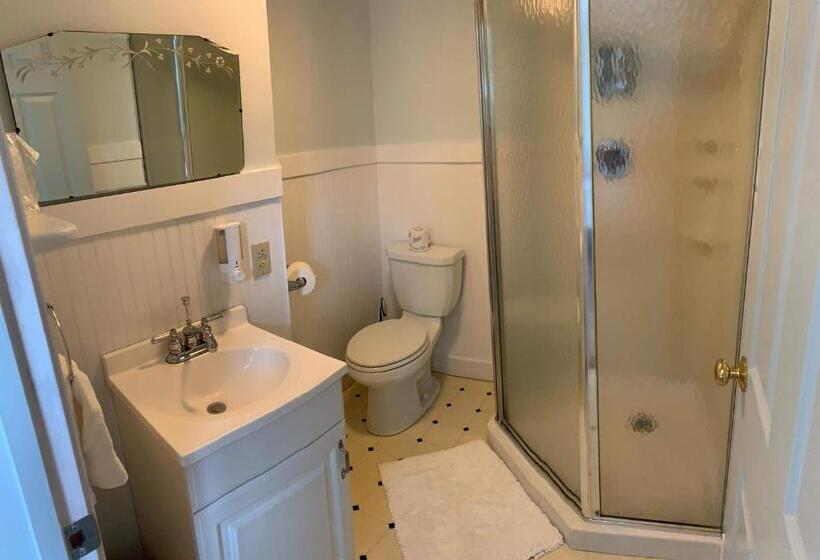 베이직 3인 룸, Brook Road Inn