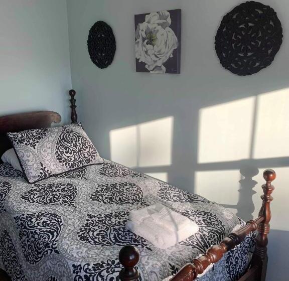 베이직 3인 룸, Brook Road Inn