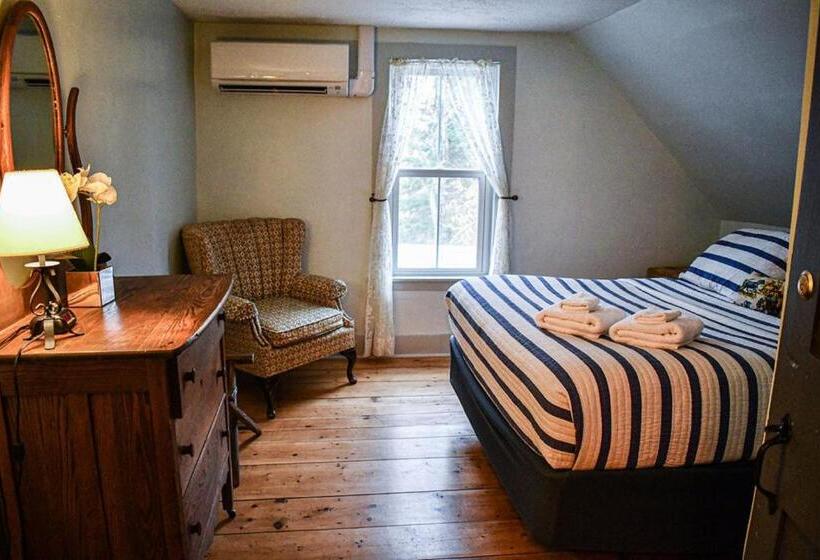 패밀리 스위트, Brook Road Inn