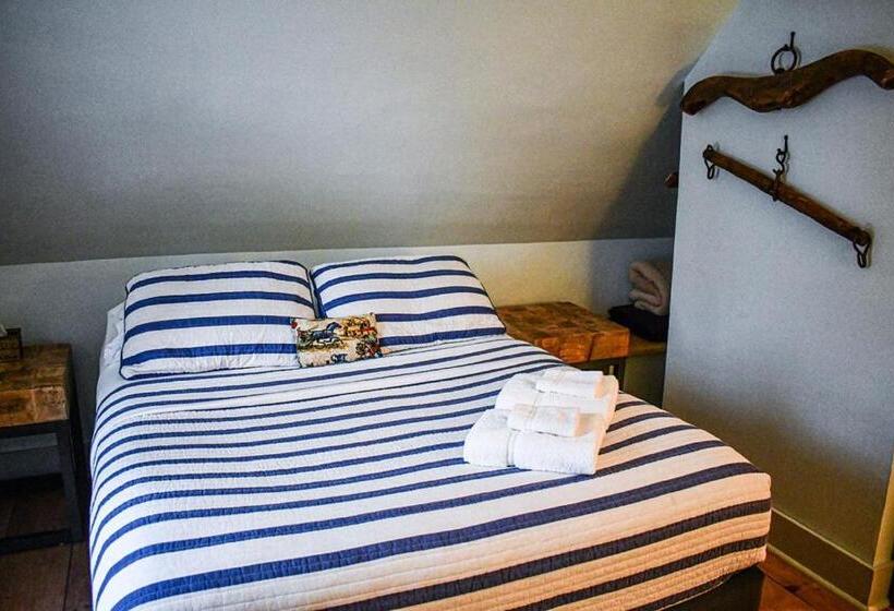 패밀리 스위트, Brook Road Inn