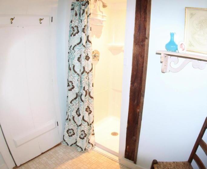 패밀리 스위트, Brook Road Inn