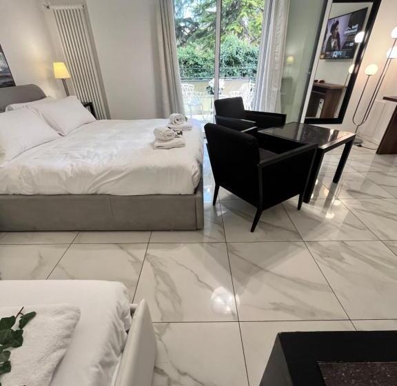 سوییت جونیور با بالکن, Grand Central Room