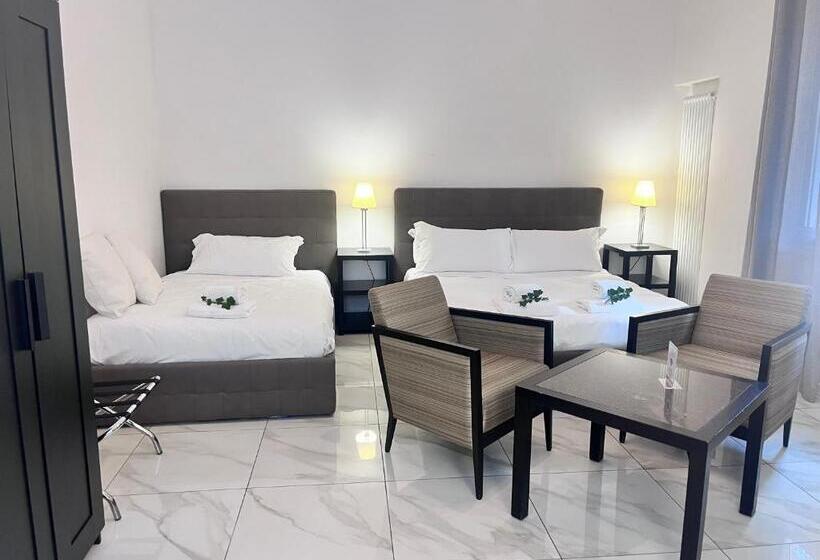 سوییت جونیور, Grand Central Room