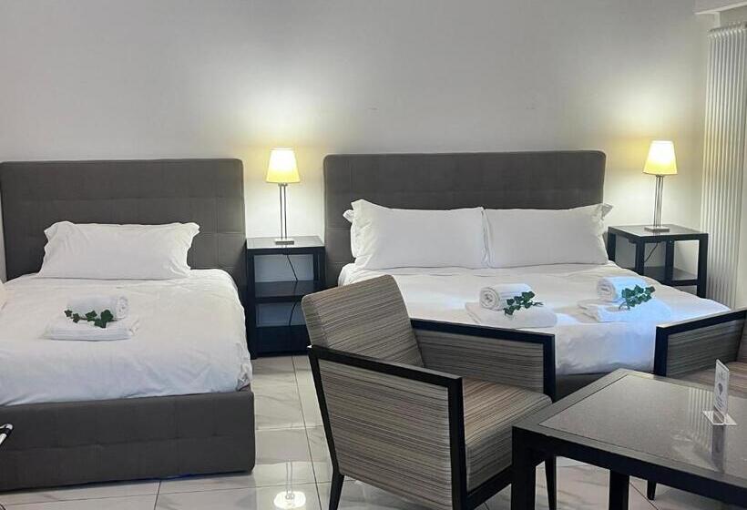 سوییت جونیور, Grand Central Room