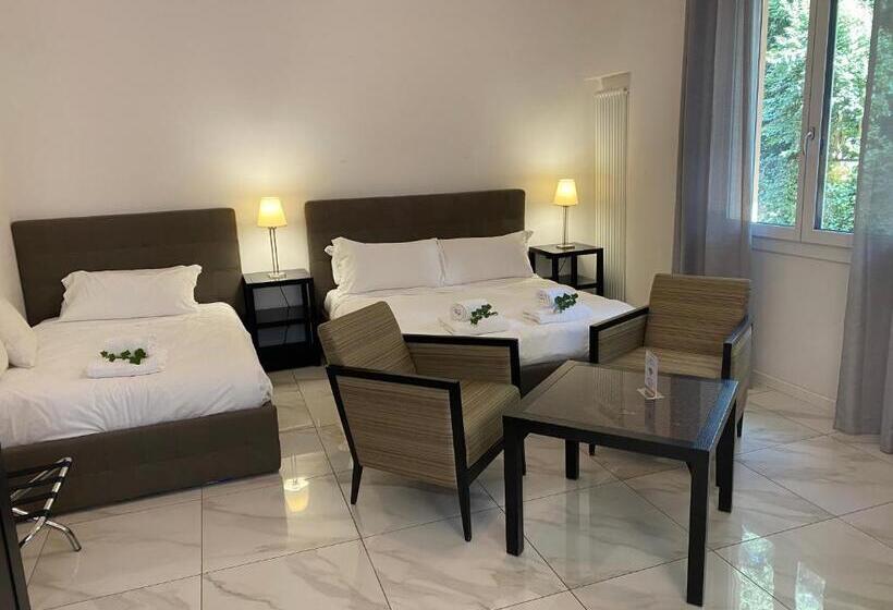 سوییت جونیور, Grand Central Room