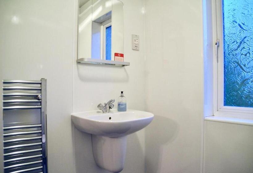 标准三人间, Roost Hill Guest House Free Parking