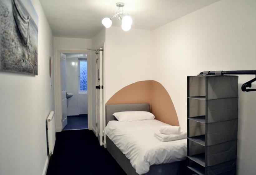 标准三人间, Roost Hill Guest House Free Parking