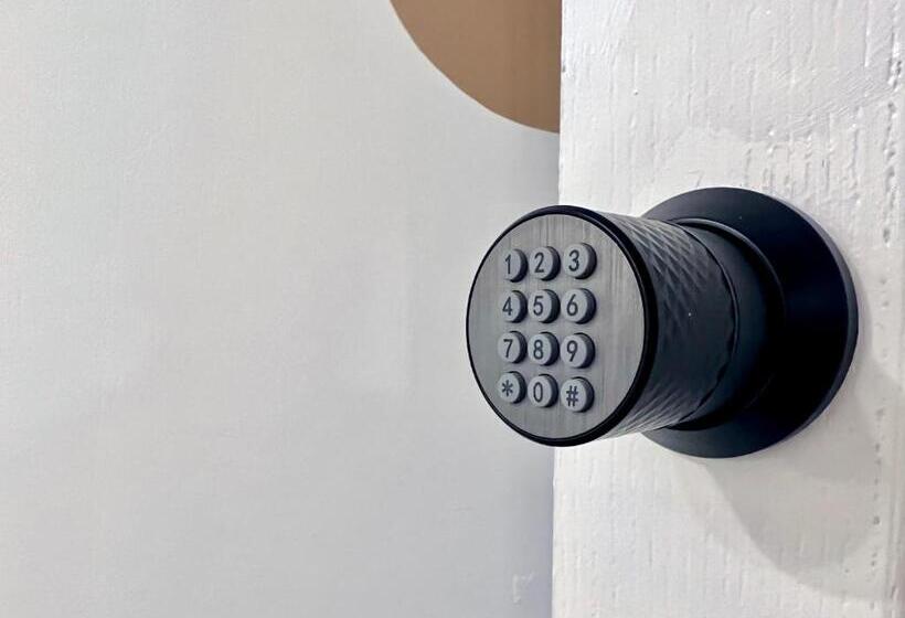 标准三人间, Roost Hill Guest House Free Parking