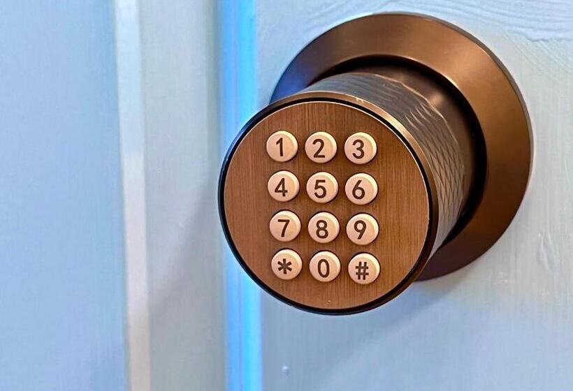 豪华套房, Roost Hill Guest House Free Parking