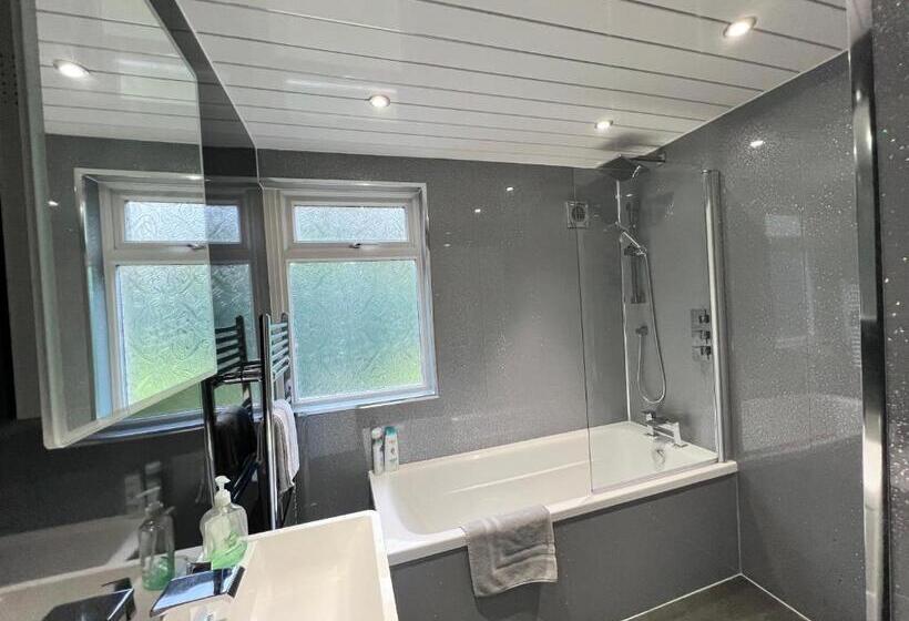 豪华套房, Roost Hill Guest House Free Parking