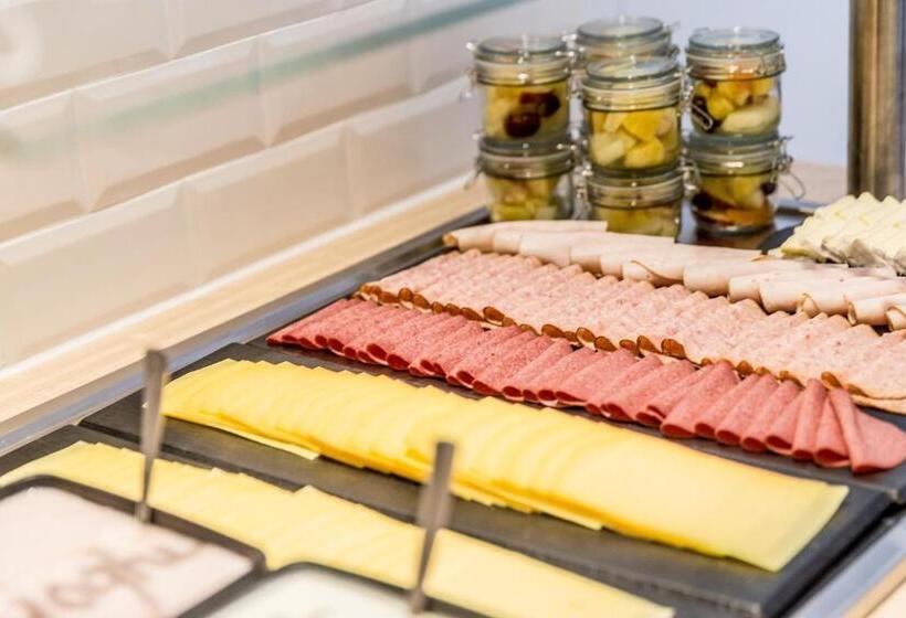 1ベッドルームアパートメント, The Niu Fury Apartments