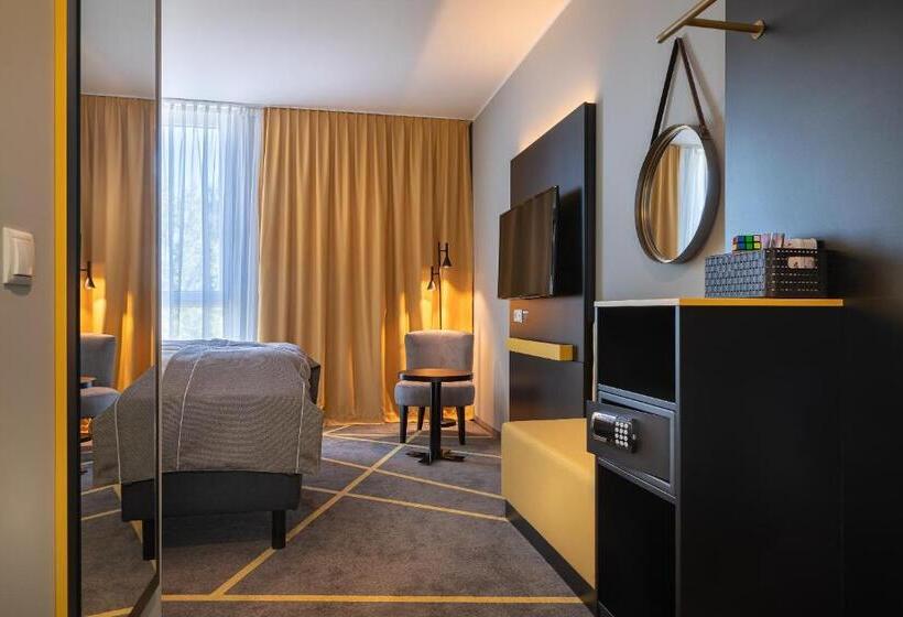 1ベッドルームアパートメント, The Niu Fury Apartments