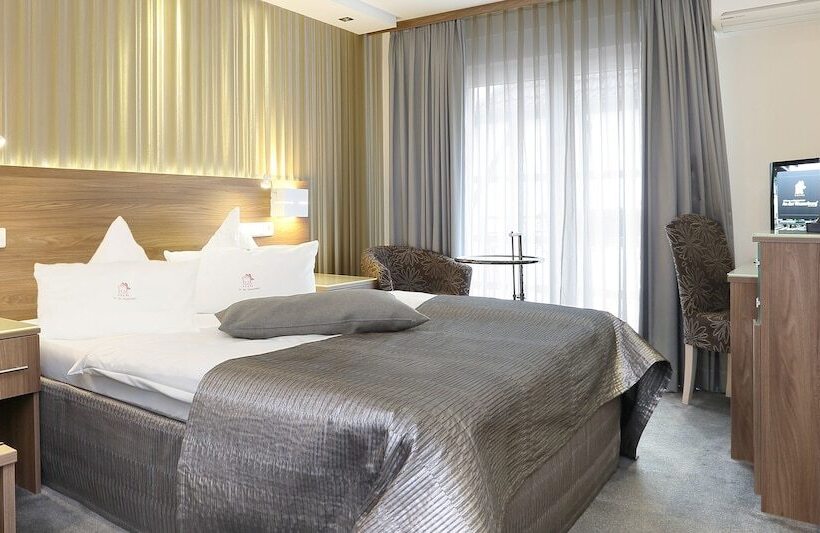 חדר אקונומי, An Der Wasserburg