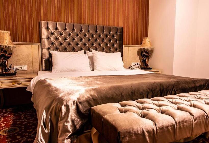 سوییت جونیور, Atropat Old City