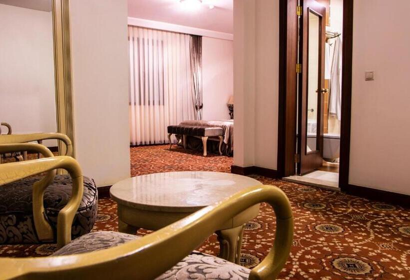 سوئیت رویال, Atropat Old City