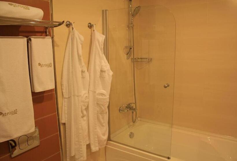 سوییت جونیور, Atropat Old City