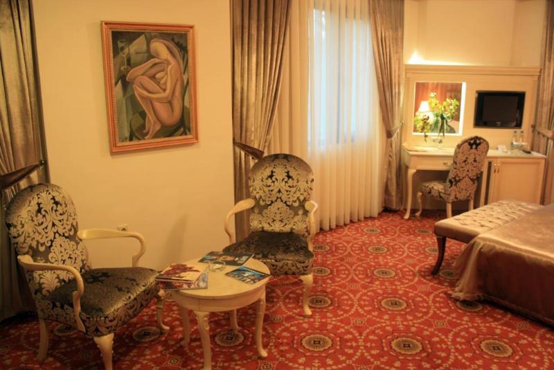 سوییت جونیور, Atropat Old City