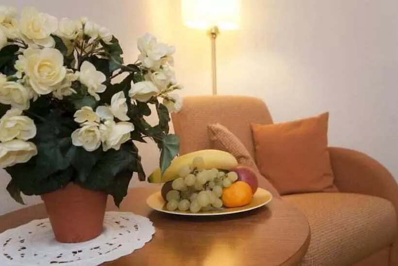 اتاق پایه با سرویس بهداشتی مشترک, Haus Am Park