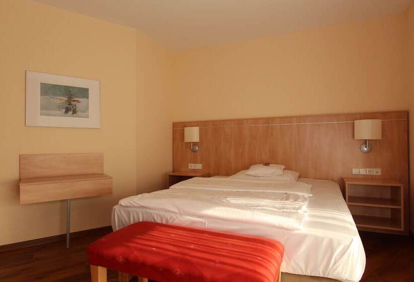 חדר סטנדרט יחיד, Jott Wie Jäger