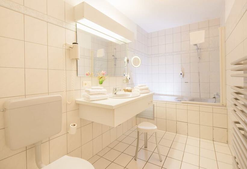 סוויטה, Parkhotel Emstaler Höhe