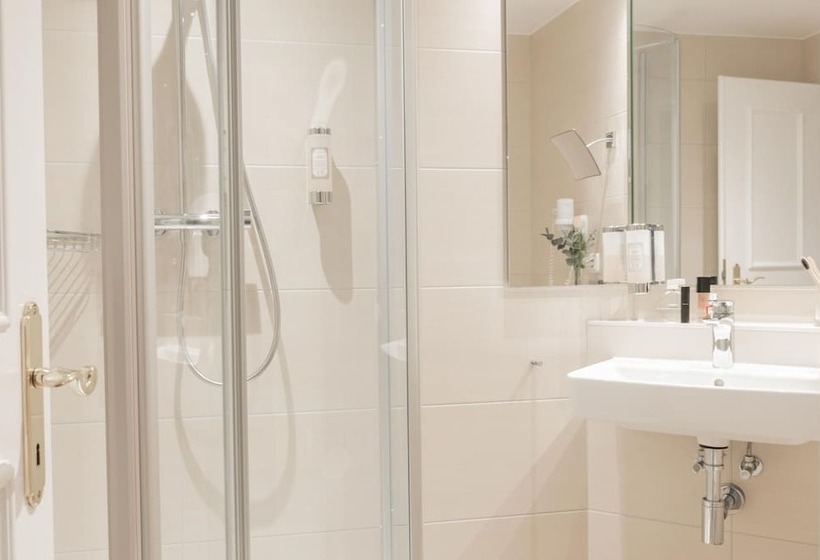 Comfort room with lake view, Seehotel Töpferhaus