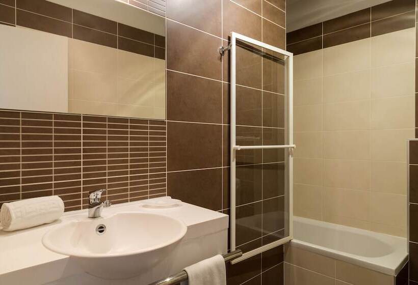 Номер Стандарт, The Originals City, Hôtel Dau Ly, Lyon Est