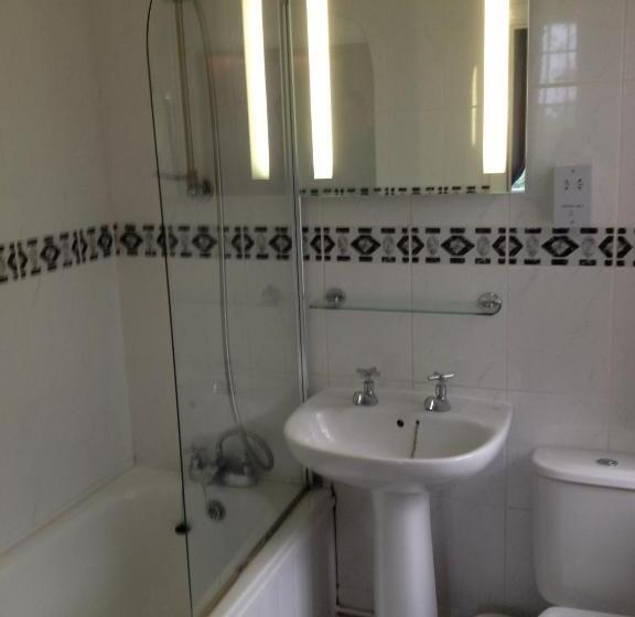 Номер Стандарт, Ty Newydd Country