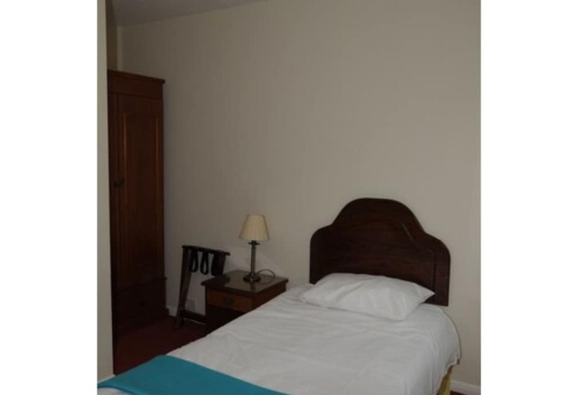 标准单人间, Wimblehurst