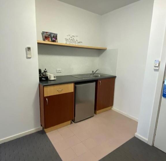 חדר אקונומי, Ocean Beach Hotel