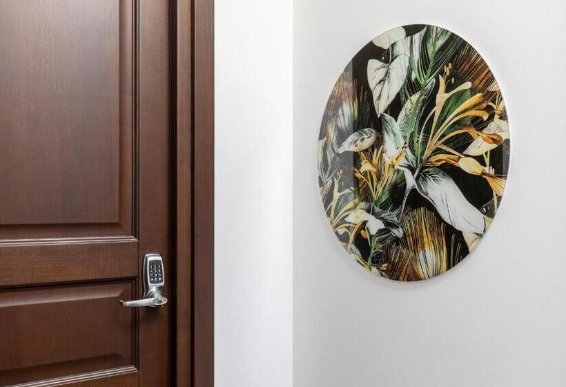 استودیوی استاندارد, Holt Old Town Suites