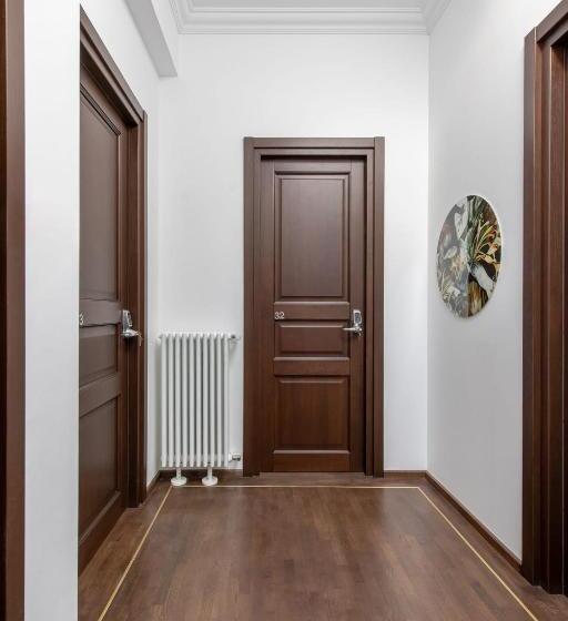 استودیوی استاندارد, Holt Old Town Suites