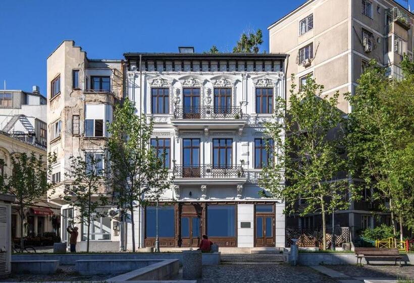 استودیوی استاندارد, Holt Old Town Suites