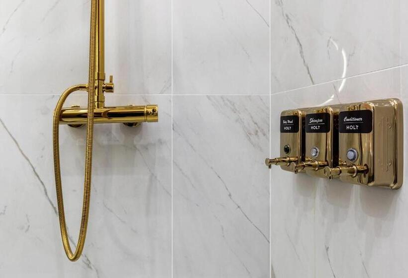 استودیوی استاندارد, Holt Old Town Suites