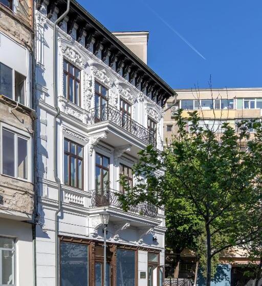 استودیوی استاندارد, Holt Old Town Suites