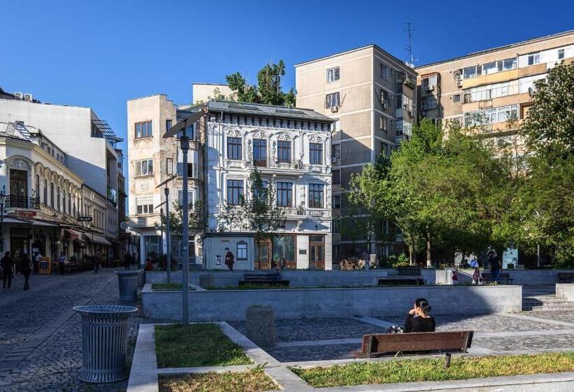 استودیوی استاندارد, Holt Old Town Suites