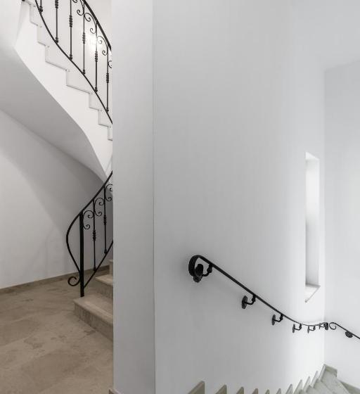 استودیوی استاندارد, Holt Old Town Suites