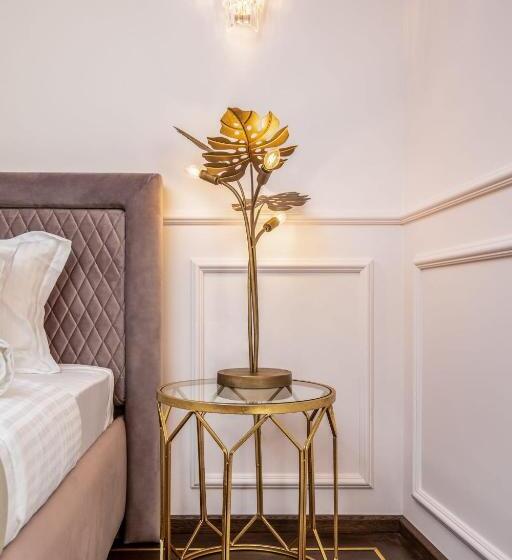 استودیوی استاندارد, Holt Old Town Suites