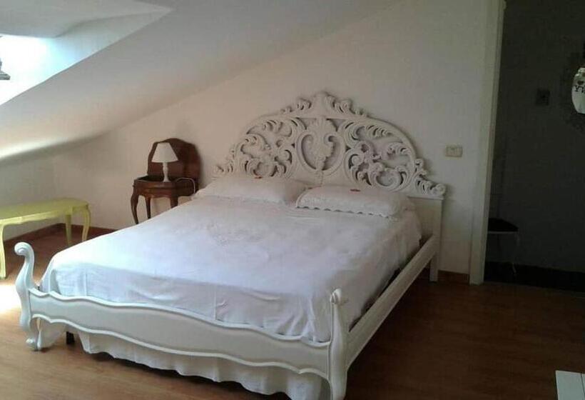 חדר בסיסי לשלושה, La Casa Di Milady