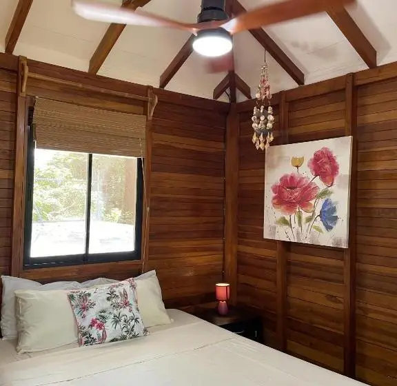 デラックスバンガロー, The Beach Bungalows