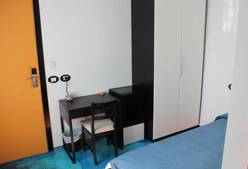 اتاق استاندارد یک نفره, Follow Me B&b