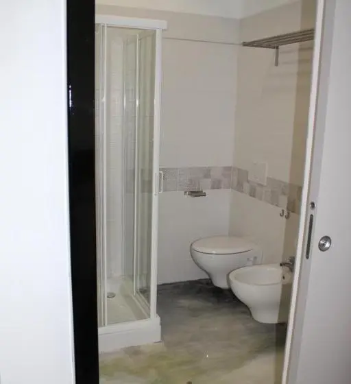 اتاق استاندارد سه نفره, Follow Me B&b