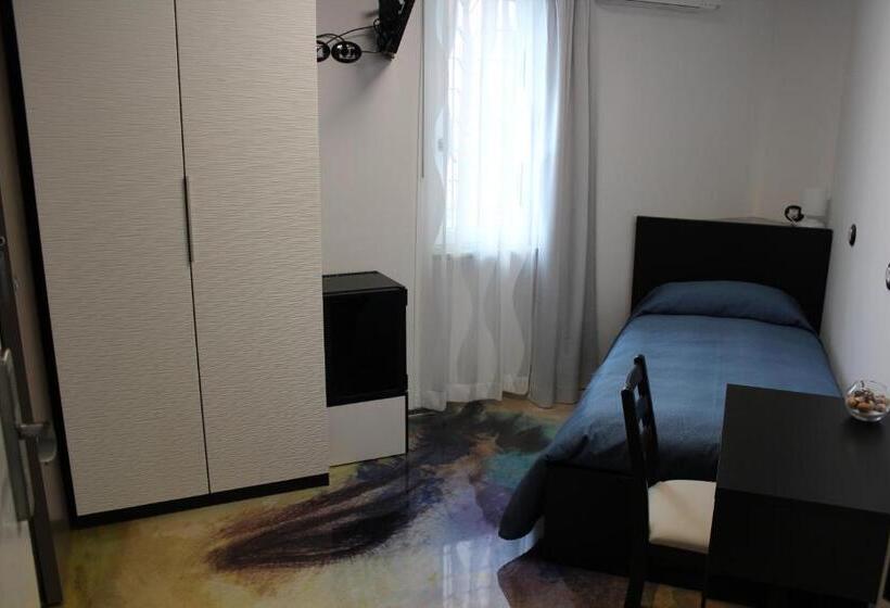 Номер Стандарт Индивидуальный, Follow Me B&b